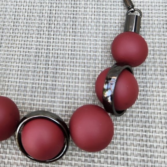 Vintage Burgundy Beaded Short Necklace - Picture 3 of 5